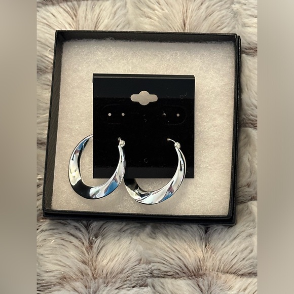 Sterling Wavy Hoop Earrings Size: 11/4" diameter 11.5 grams - Picture 6 of 6